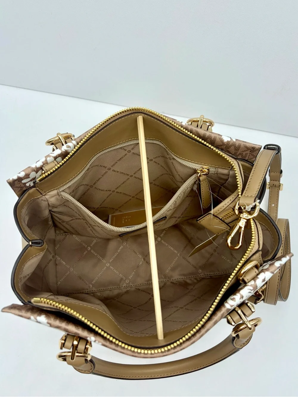 Michael Kors Marilyn Medium Printed Signature Logo Satchel Camel NWT